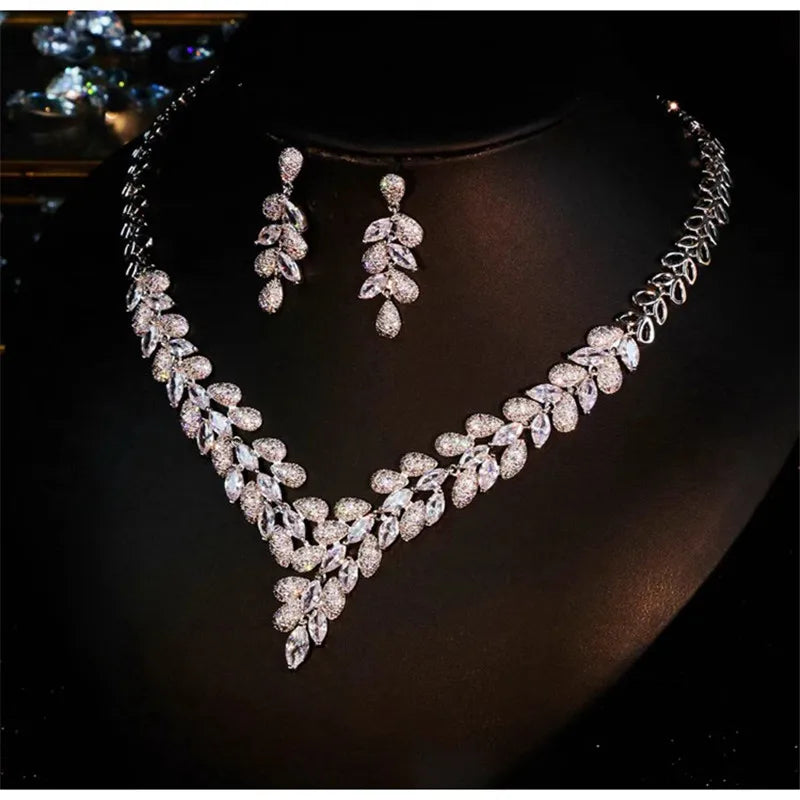 CC Stud Earring Necklace Sets Women Accessories Wedding Events Bridal Leaf Shape Crystal Jewelry Set Luxury Jewellery Gift FO062