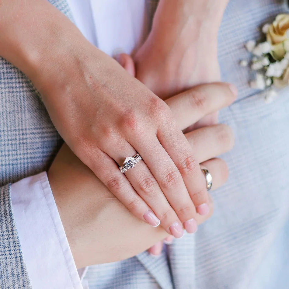 Dazzling Round Engagement Ring