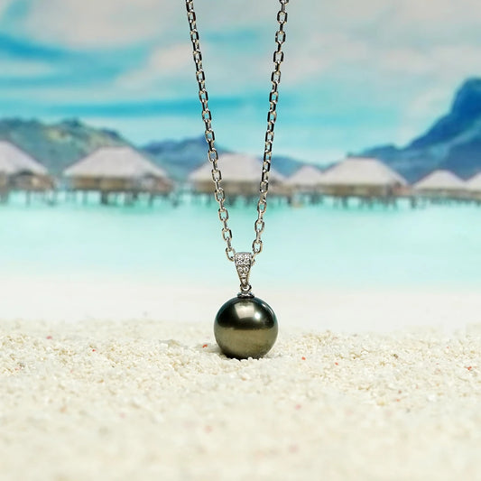 Elegant 18K Gold Diamonds Pendant with Tahitian Black Pearl