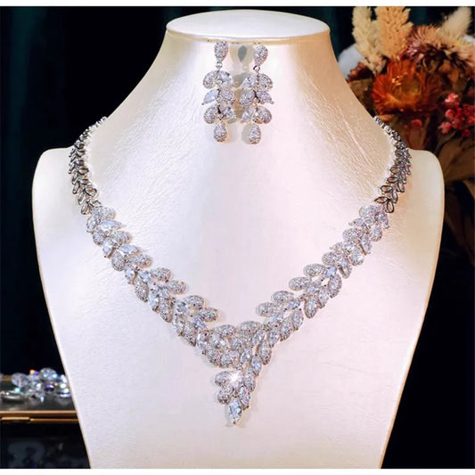 CC Stud Earring Necklace Sets Women Accessories Wedding Events Bridal Leaf Shape Crystal Jewelry Set Luxury Jewellery Gift FO062