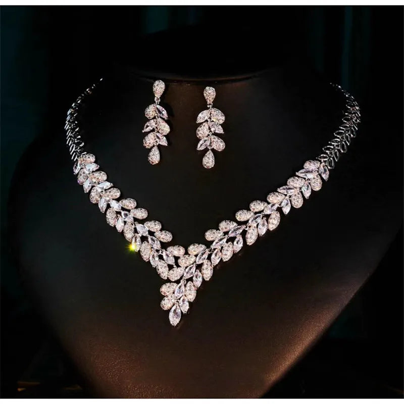 CC Stud Earring Necklace Sets Women Accessories Wedding Events Bridal Leaf Shape Crystal Jewelry Set Luxury Jewellery Gift FO062