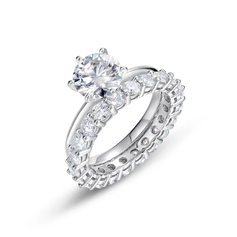 Dazzling Round Engagement Ring